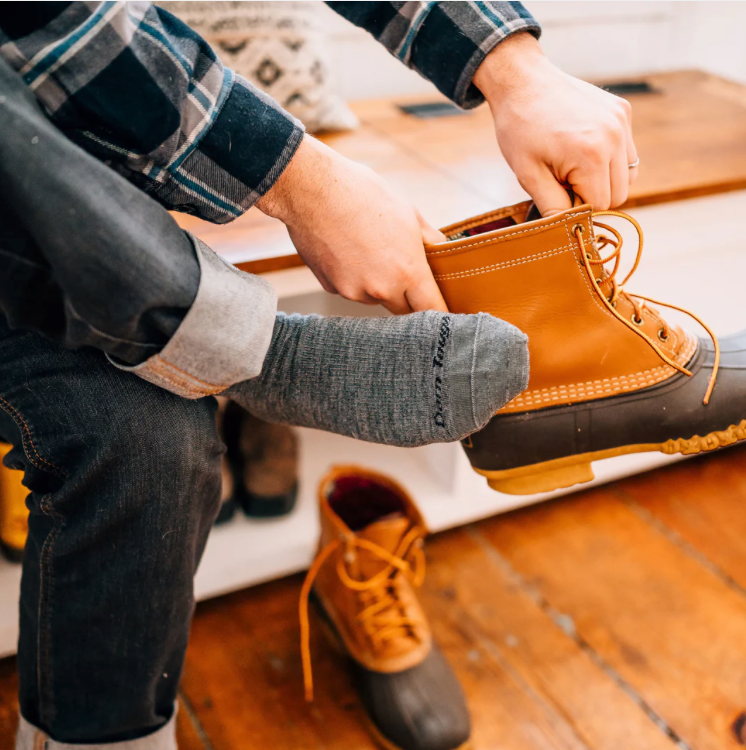 Darn Tough Men's The Standard Crew Cushioned Lightweight Lifestyle Socks